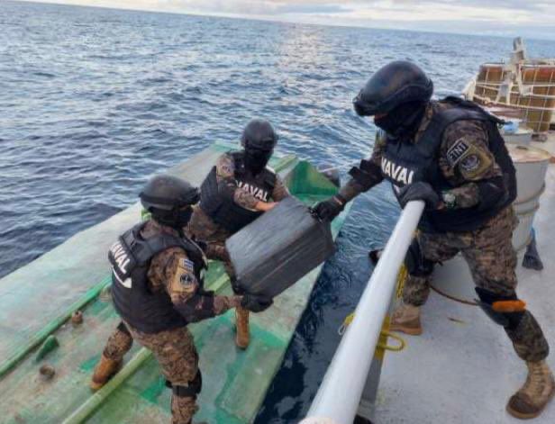 Autoridades incautaron 2.2 toneladas de cocaína al Suroeste del Puerto de Acajutla autoridades-incautaron-22-toneladas-de-cocaina-al-suroeste-del-puerto-de-acajutla